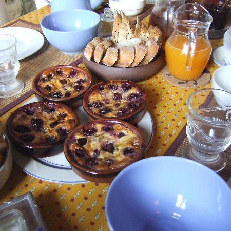 Bize De La Tour Bed & Breakfast Saint-Bonnet-du-Gard ภายนอก รูปภาพ