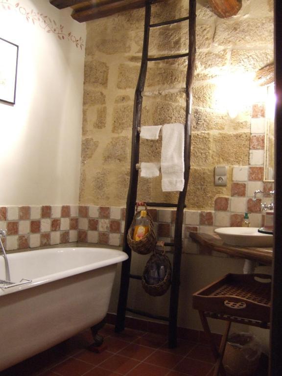 Bize De La Tour Bed & Breakfast Saint-Bonnet-du-Gard ห้อง รูปภาพ