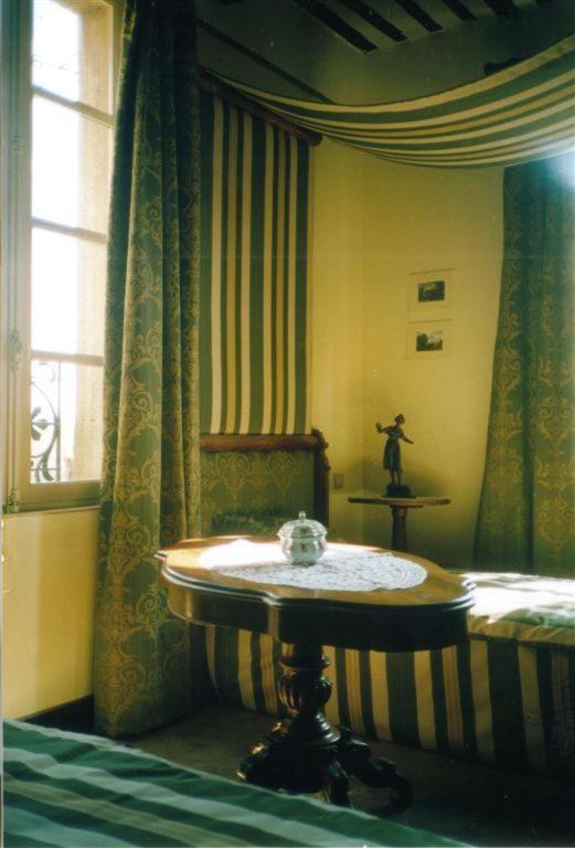 Bize De La Tour Bed & Breakfast Saint-Bonnet-du-Gard ห้อง รูปภาพ