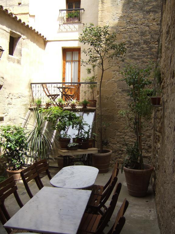 Bize De La Tour Bed & Breakfast Saint-Bonnet-du-Gard ภายนอก รูปภาพ